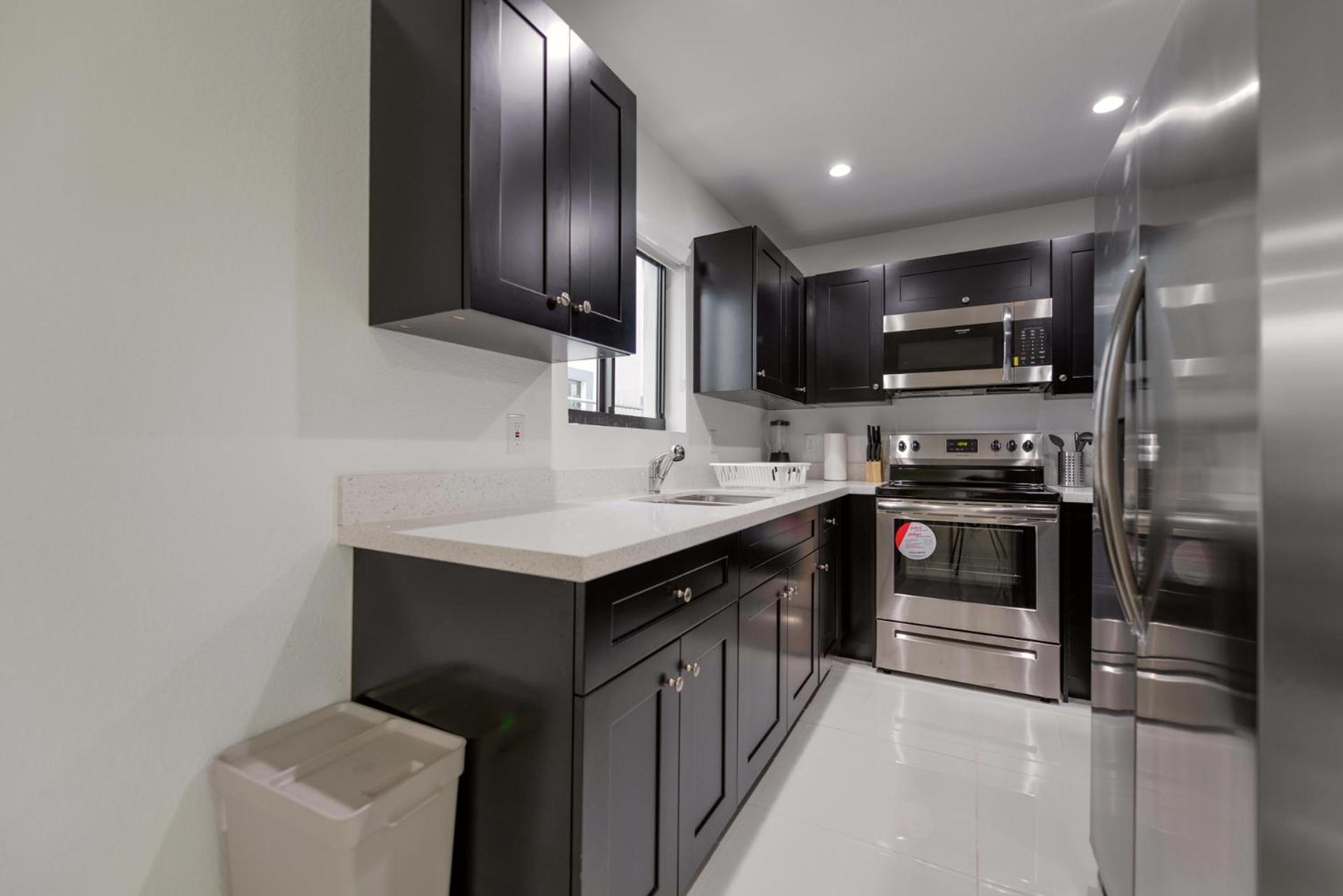 Duplex 3br With Free Parking In Northwest